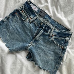 Gap low stride short